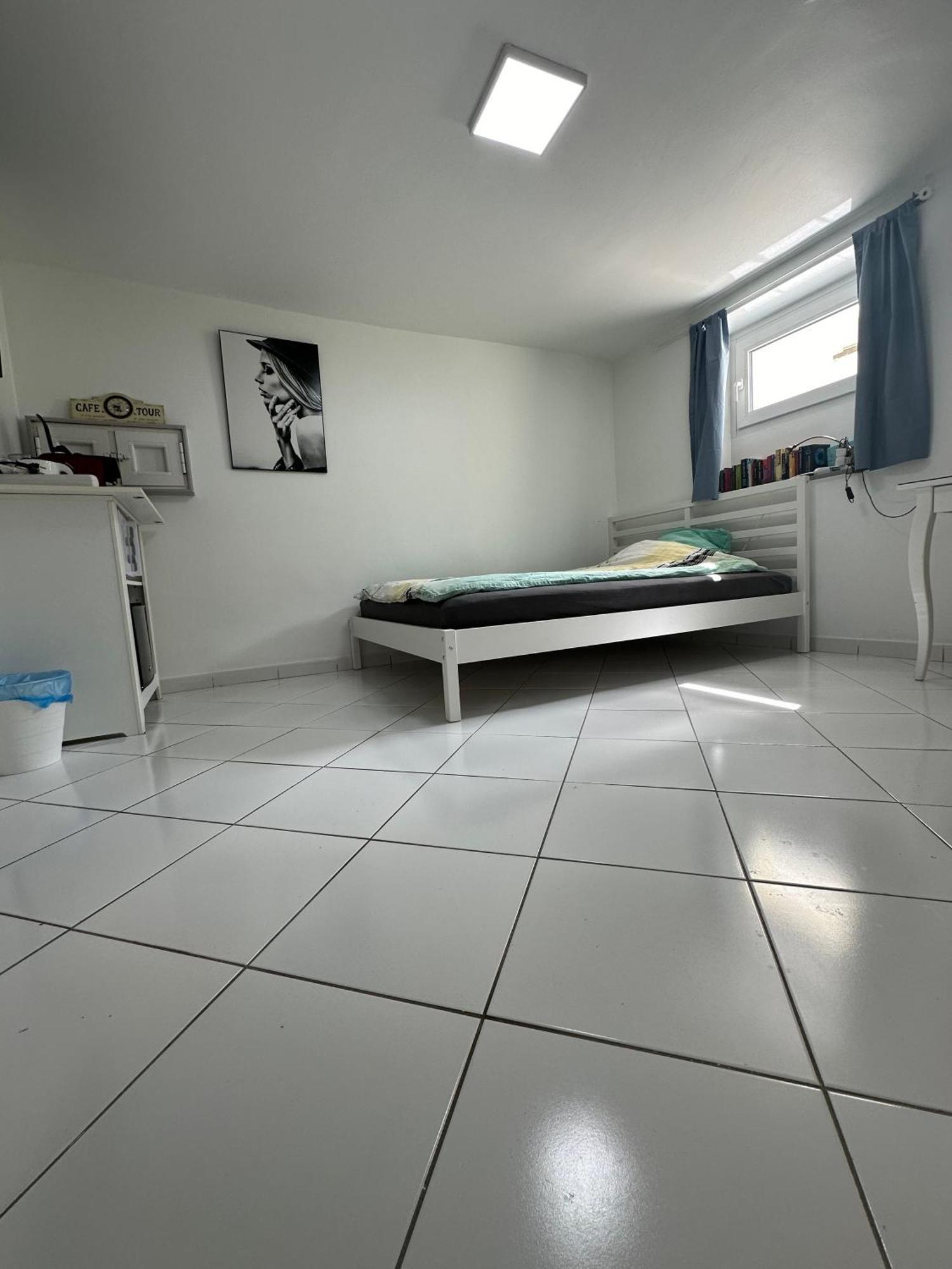 Simple Room In Luxembourg City Luaran gambar