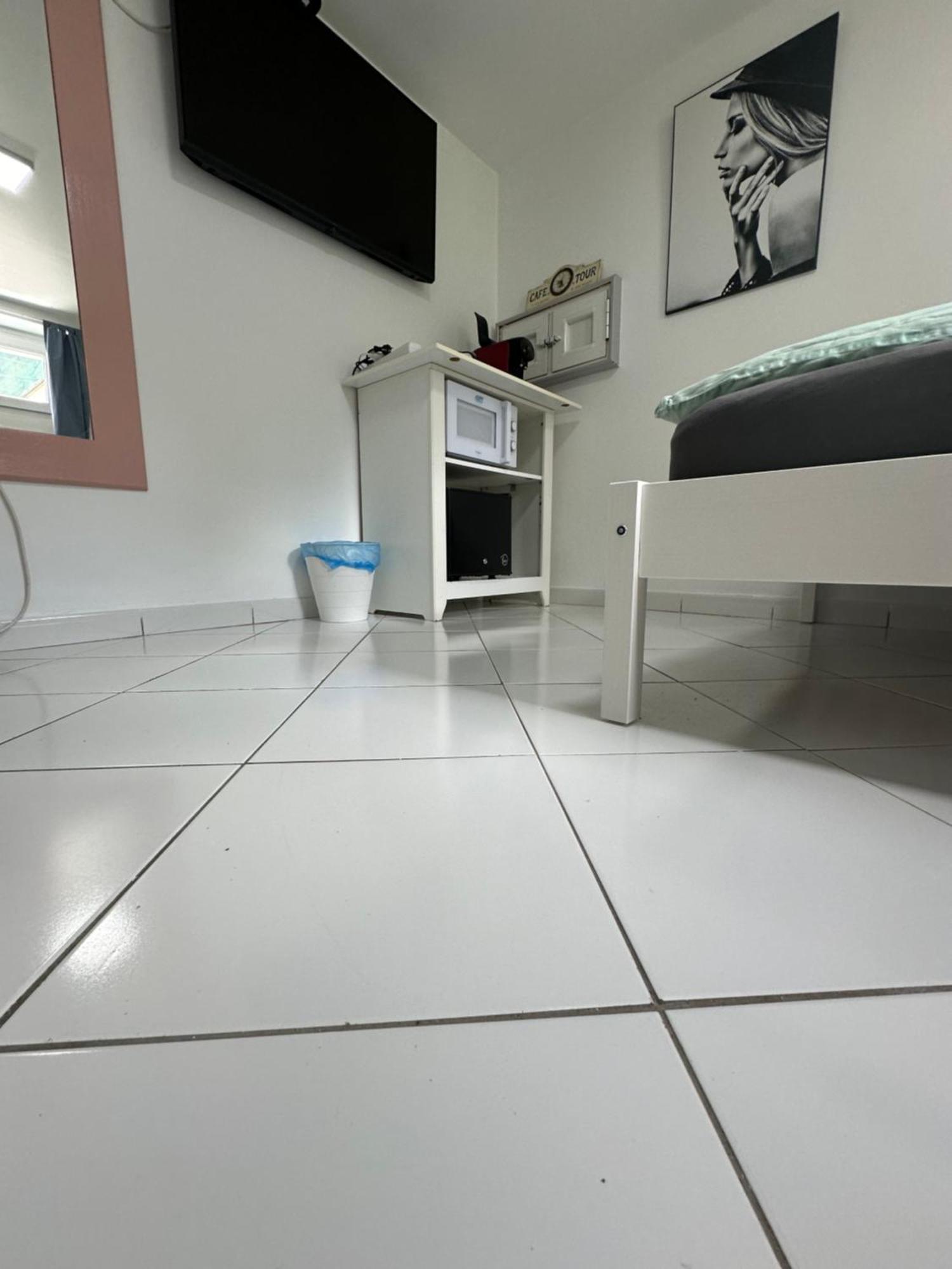 Simple Room In Luxembourg City Luaran gambar