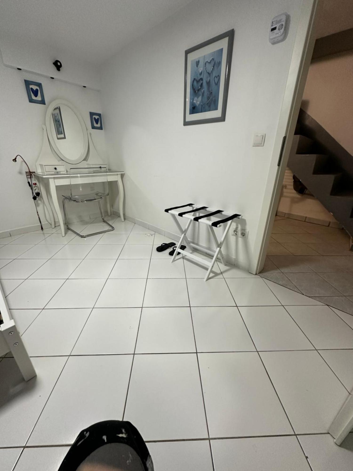 Simple Room In Luxembourg City Luaran gambar